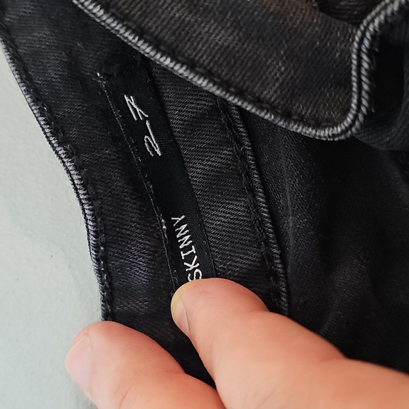 William Rast Black Skinny Jeans with Distressed Details - Picture 6 of 8